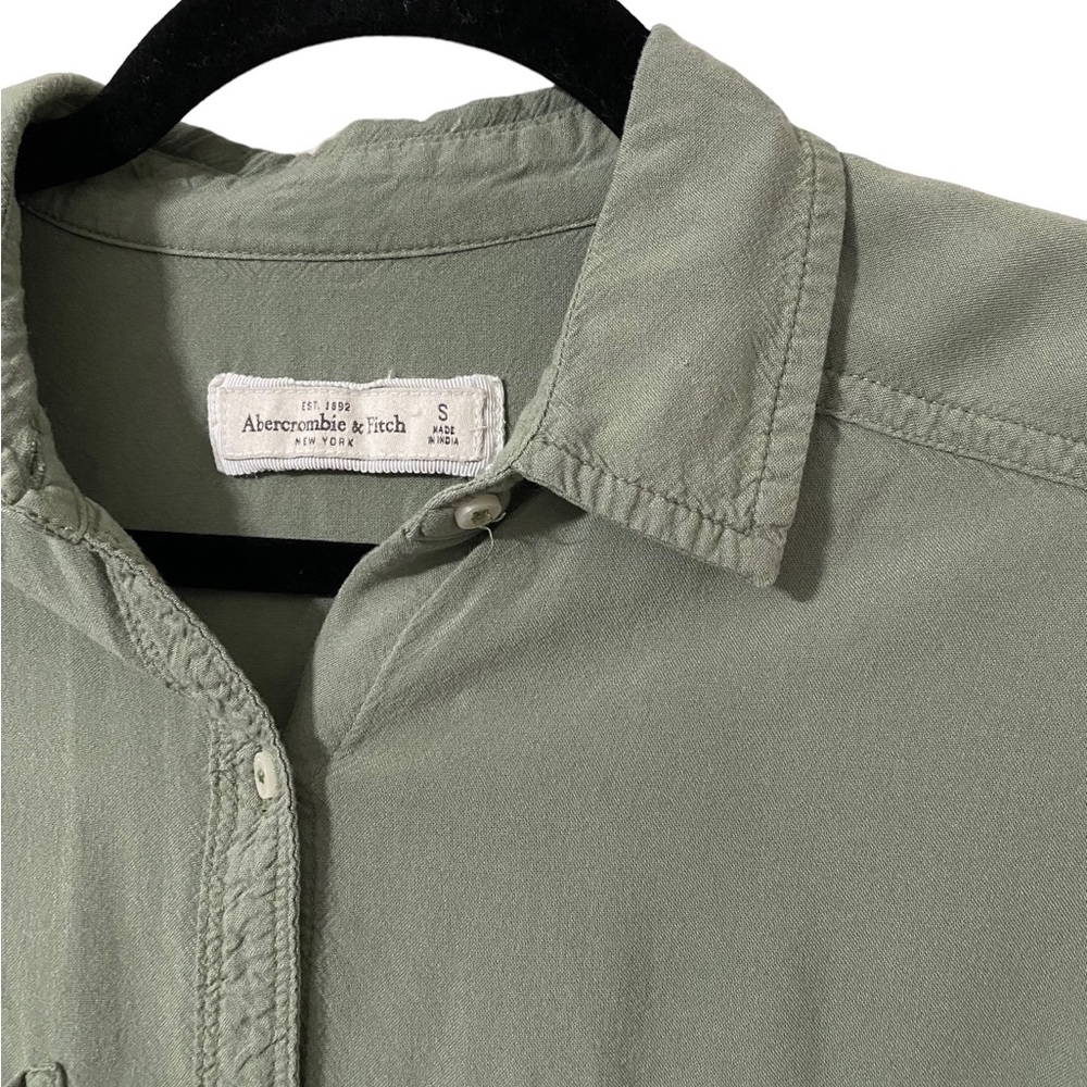Abercrombie and Fitch Small Button-down Crop - Picture 4 of 8